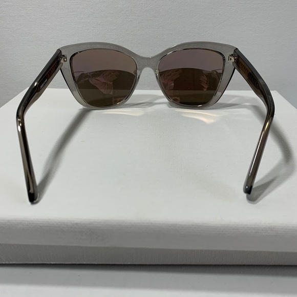 Gray and silver oversized wayfarer sunglasses - Picture 3 of 3